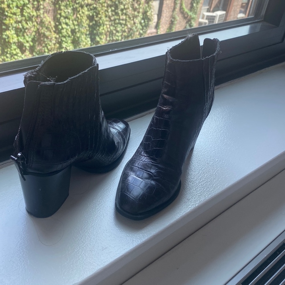 Zara leather boot. Size 36. Good condition. Color: eggplant